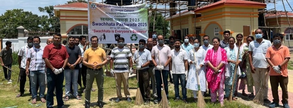 Director, RGIPT with Faculty and Staff members celebrate Swachhata Pakhwada 2025 at RGIPT Sivasagar Campus