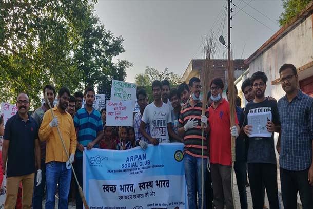 Swacch Bharat Awareness Rally on 2nd Oct 2018 by Team Arpan - RGIPT&apos;s Social Club &amp; an NGO