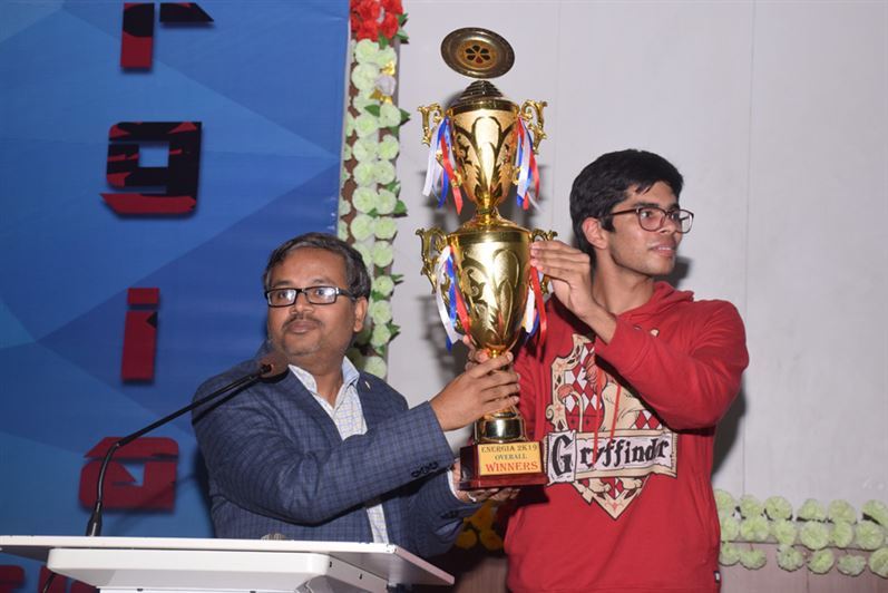 Dr U Ojha, Dean, Academic Affairs, during the prize distribution in ENERGIA 2K19