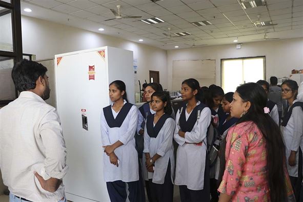 Visit of JNV students under DST Vigyan Jyoti Programme